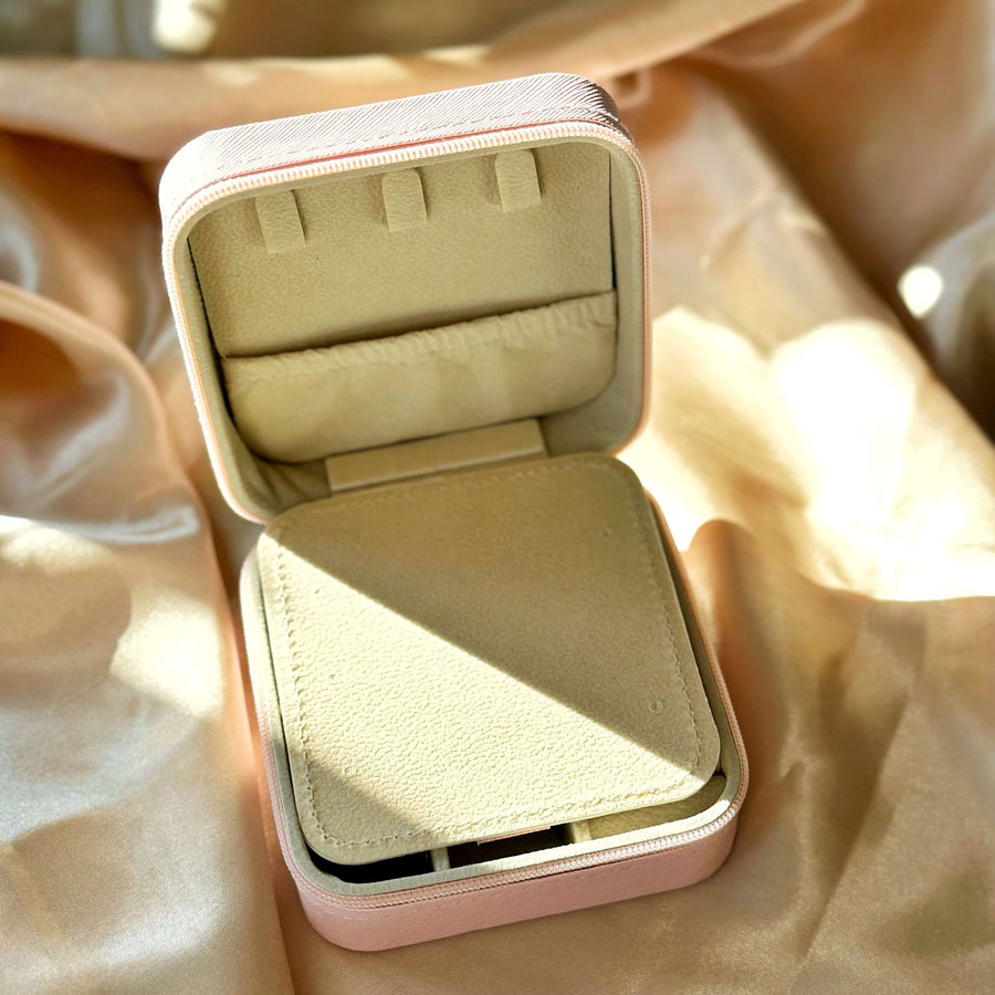 Boîte à bijoux de voyage personnalisée en faux cuir rose – Gardez vos trésors en sécurité